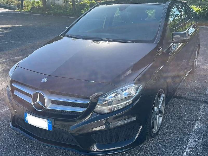 Usata Mercedes B200 Premium 136 CV (100 kW) 2015 Nero Monovolume