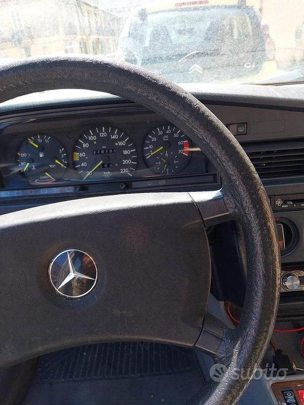 Usata Mercedes 190 1989 Grigio Berlina