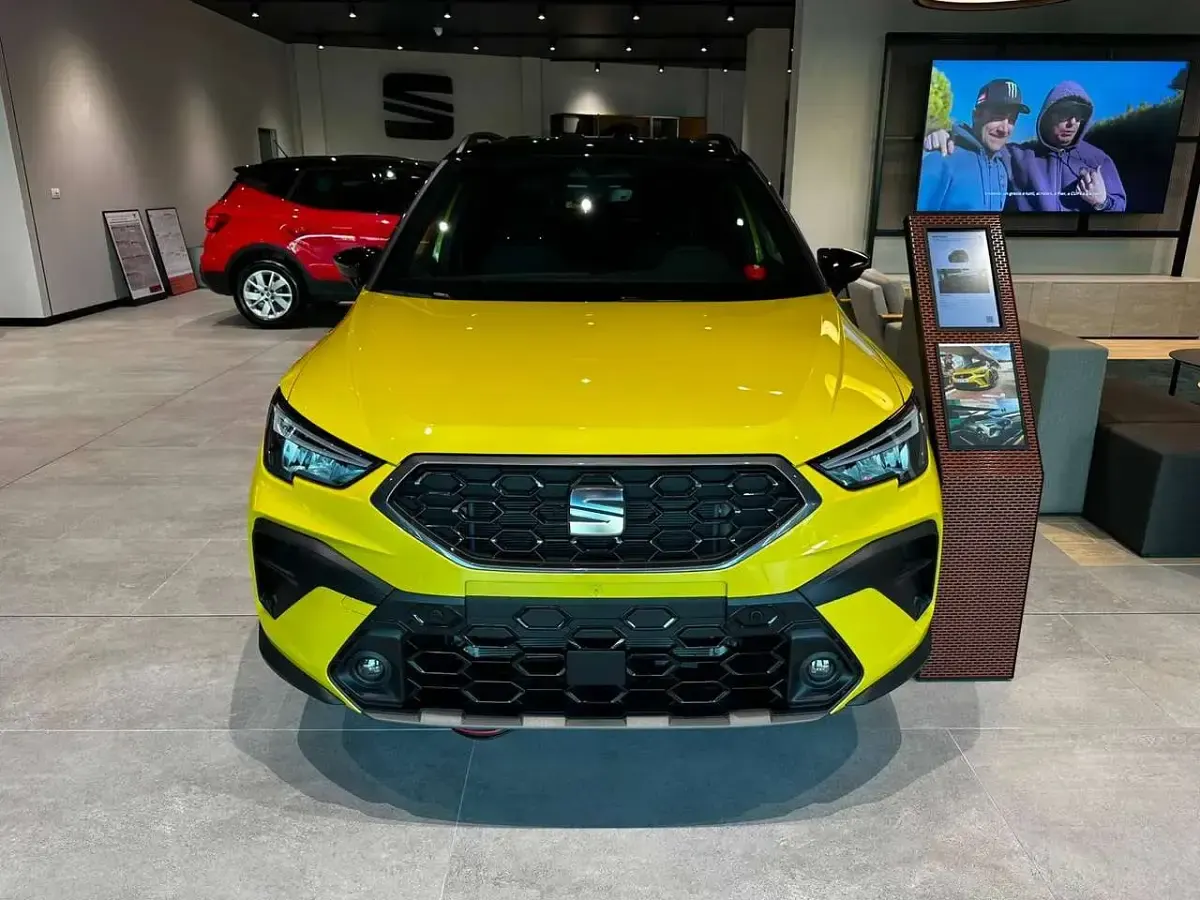 Nuova Seat Arona Black Edition 95 CV (69 kW) 2026 Giallo phyton SUV