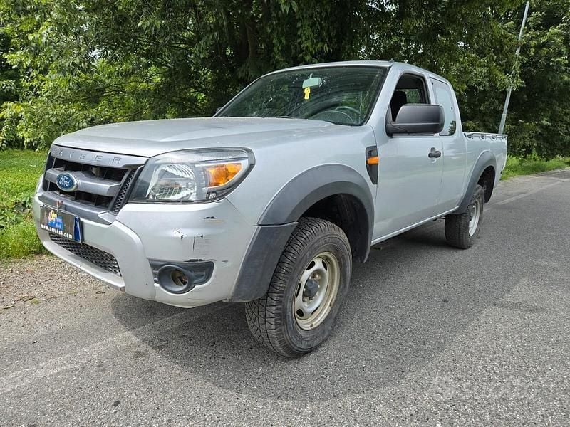 Grigio Usata 2011 Ford Ranger XL Pick-up | 13.800 € (Buon prezzo) - Immagine 1/4