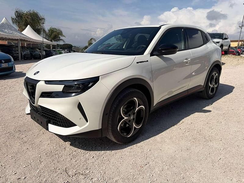 Nuova Alfa Romeo Junior Edizione Speciale 136 CV (100 kW) 2025 Bianco SUV