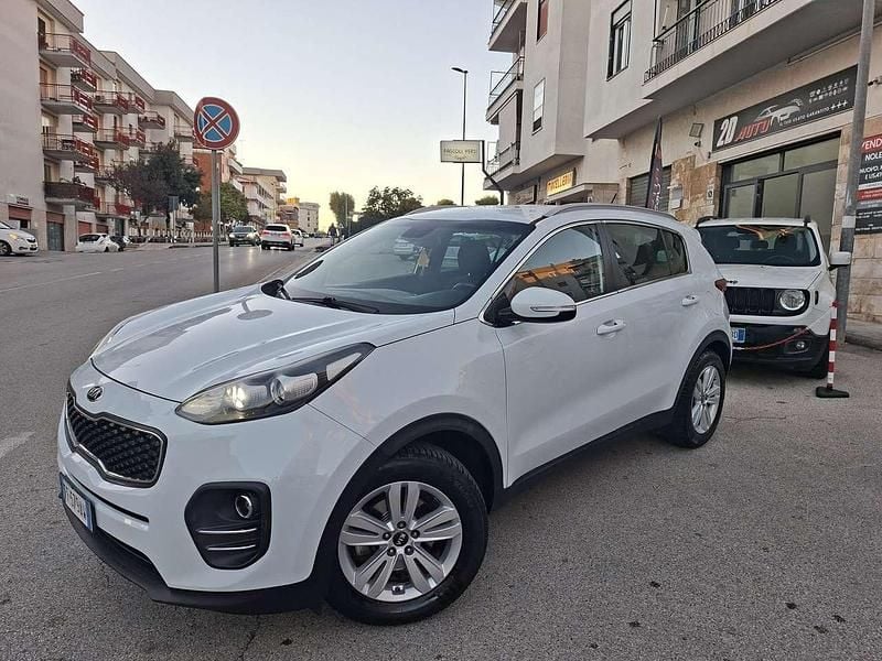 Bianco Usata 2017 Kia Sportage SUV | 12.800 € (Buon prezzo) - Immagine 1/4