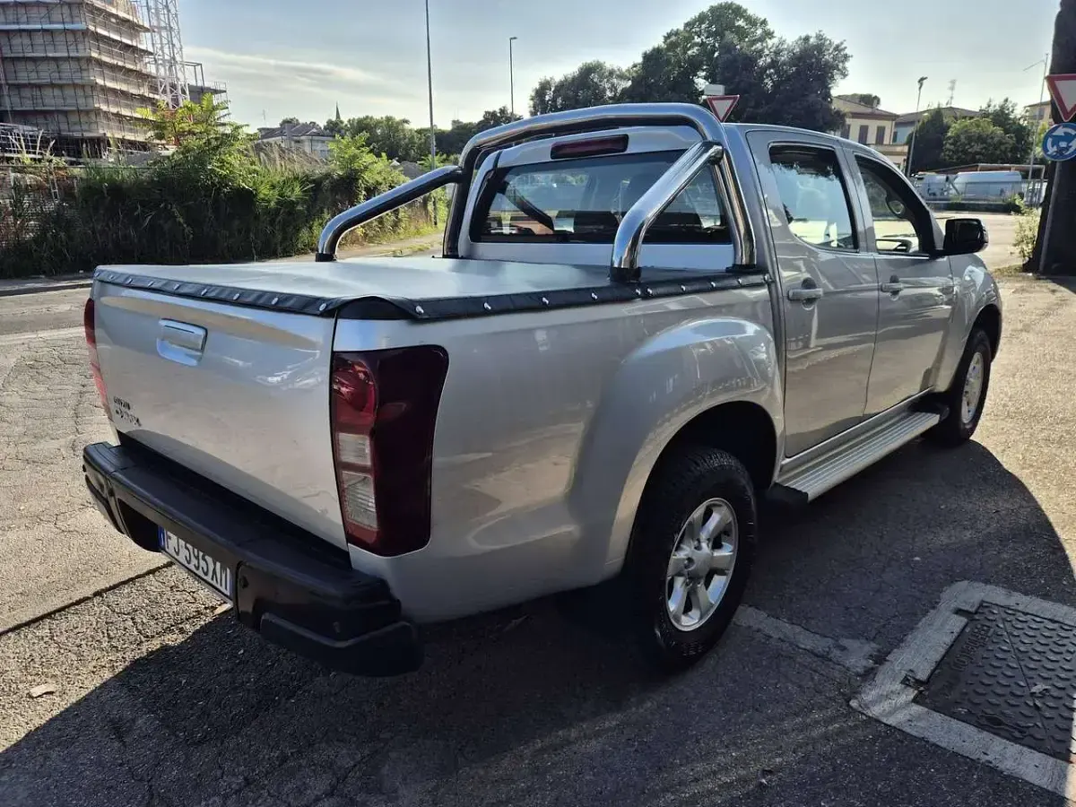 Usata Isuzu D-Max 163 CV (119 kW) 2017 Argento Pick-up