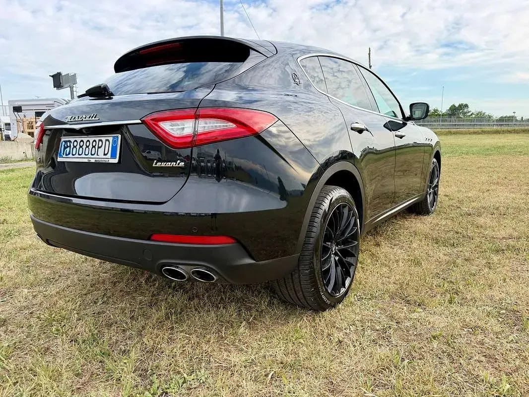 Usata Maserati Levante GranLusso 250 CV (183 kW) 2017 Nero SUV