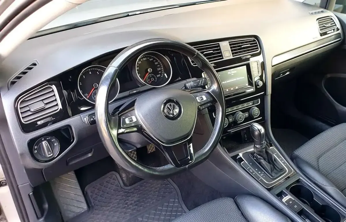 Usata VW Golf IV Highline 110 CV (80 kW) 2005 Beige Berlina