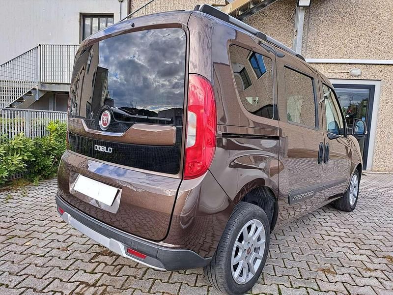 Usata Fiat Doblò Trekking 120 CV (88 kW) 2016 Bronzo bronzino metallizzato Monovolume