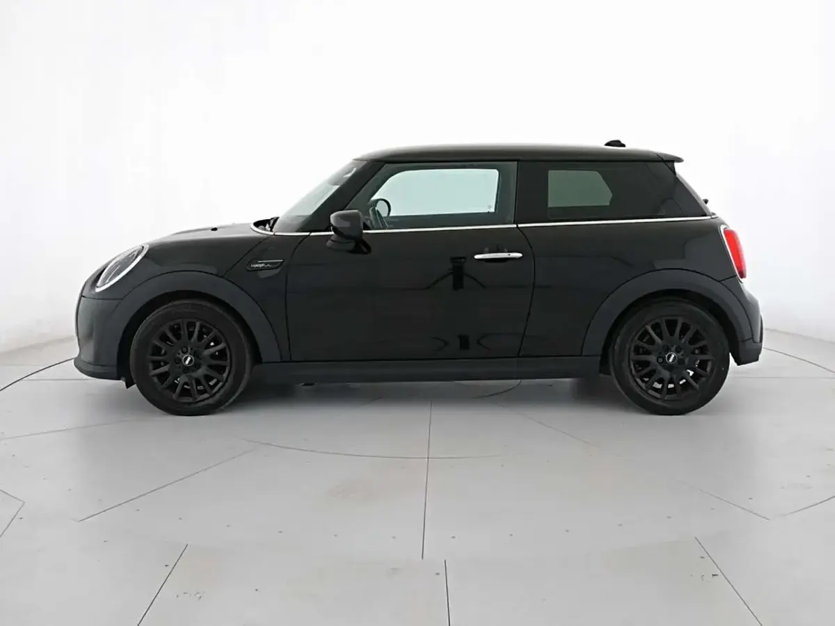 Usata Mini Cooper 136 CV (100 kW) 2021 Midnight black Utilitaria