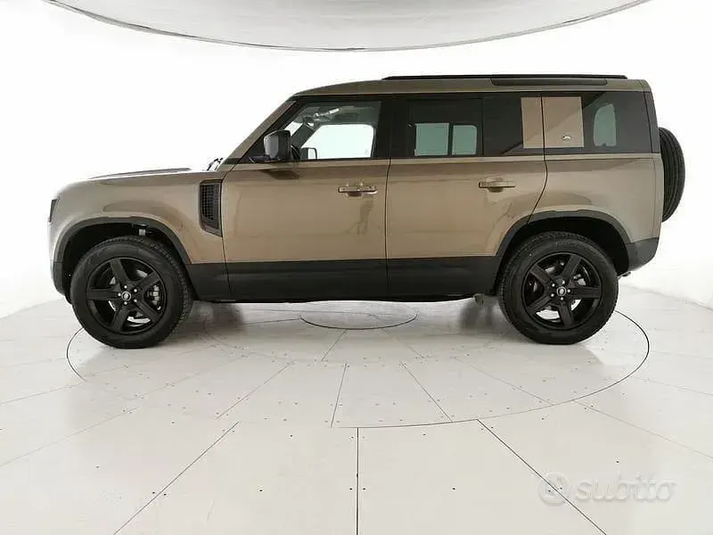 Käytetty Land Rover Defender 249 HP (183 kW) 2023 Ruskea Katumaasturi