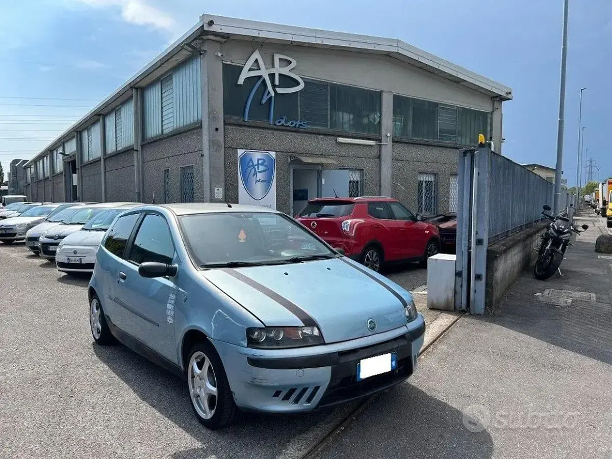 Usata Fiat Punto 80 CV (58 kW) 2003 Azzurro Utilitaria
