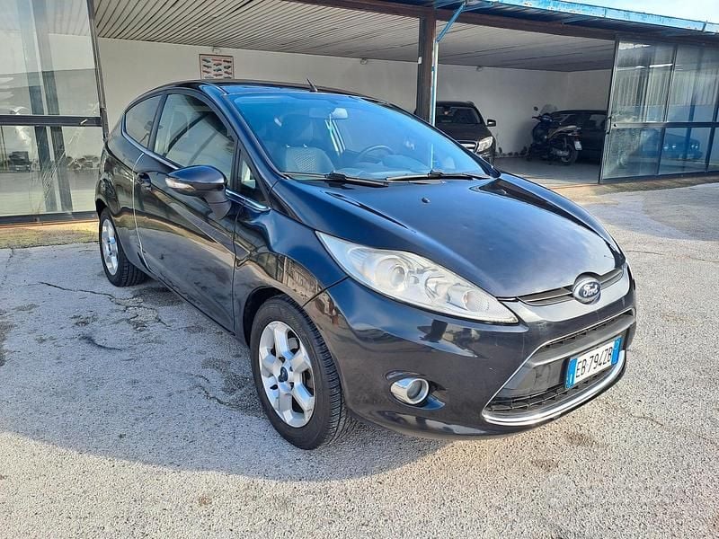 Usata Ford Fiesta Titanium 97 CV (71 kW) 2010 Nero Berlina