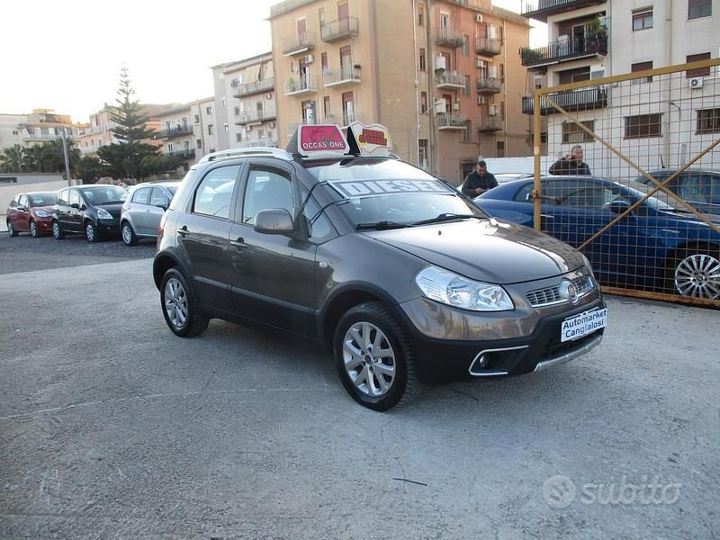 Usata Fiat Sedici 135 CV (99 kW) 2011 Grigio SUV