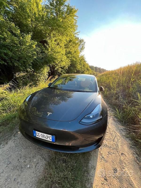 Usata Tesla Model 3 366 kW (498 CV) 2021 Grigio Berlina