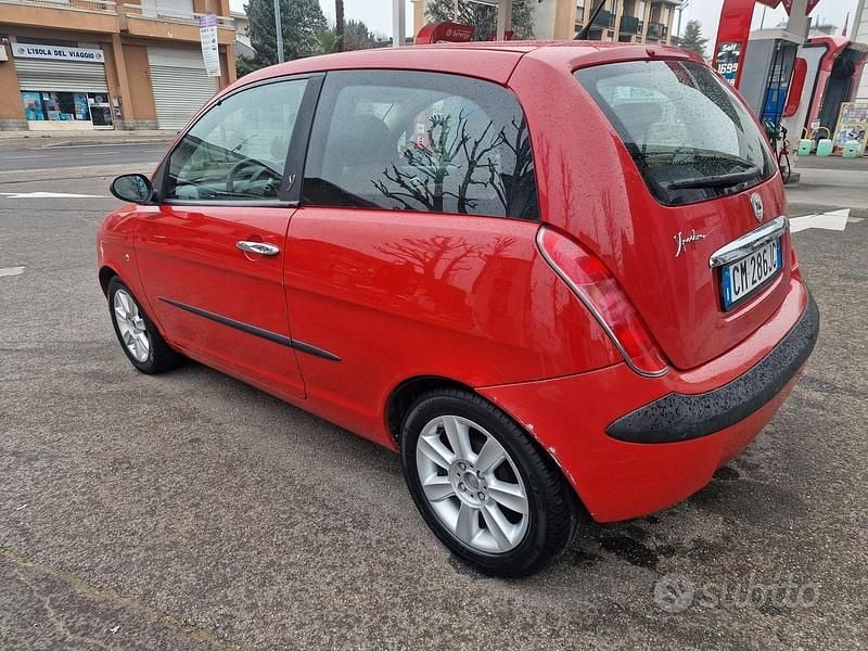 Usata Lancia Ypsilon 95 CV (69 kW) 2004 Rosso Utilitaria