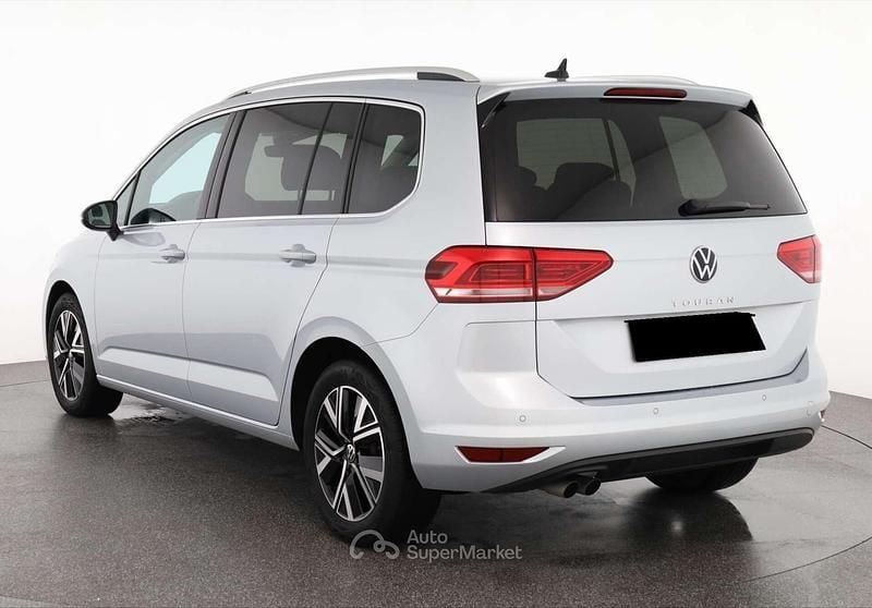 Usata VW Touran Highline 151 CV (111 kW) 2022 Argento metallizzato Monovolume