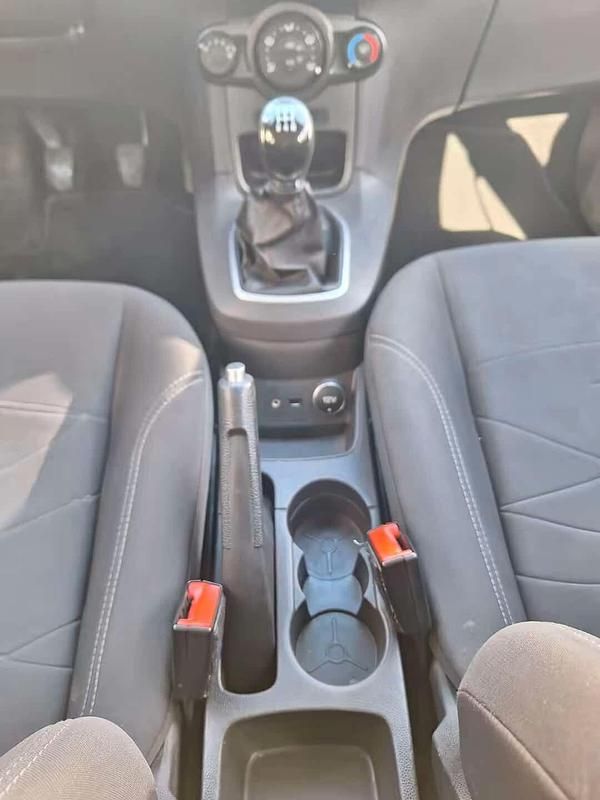 Usata Ford Fiesta 75 CV (55 kW) 2014 Argento Utilitaria