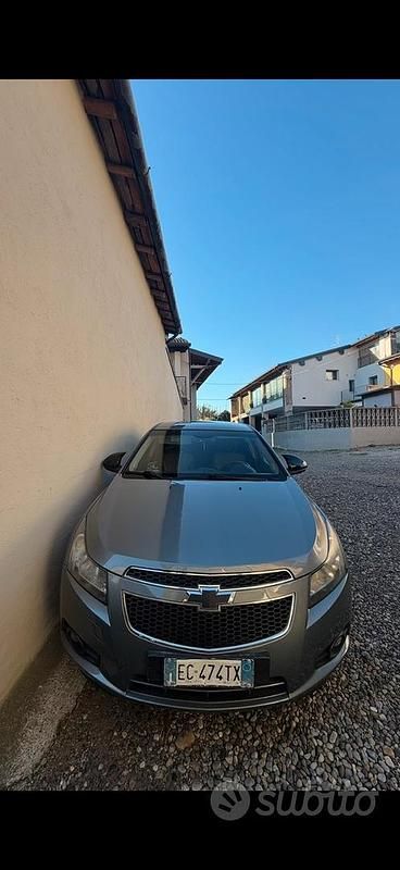 Usata 2010 Chevrolet Cruze Tre volumi | 4500 € (Buon prezzo) - Immagine 1/4