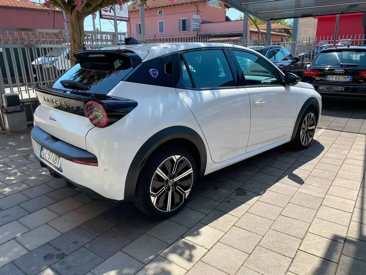 Usata Lancia Ypsilon 110 CV (80 kW) 2025 Bianco Utilitaria