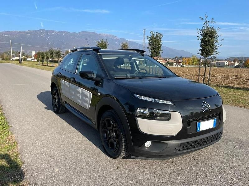 Nero Usata 2016 Citroën C4 Shine Tre volumi | 9500 € (Cara) - Immagine 1/4