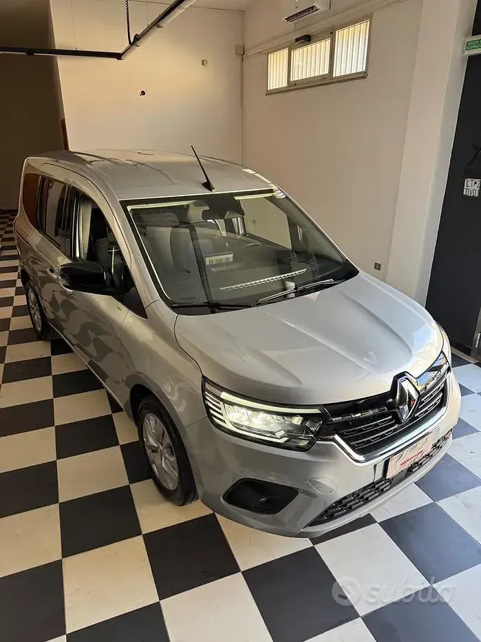 Usata Renault Kangoo Equilibre 95 CV (69 kW) 2023 Grigio Monovolume