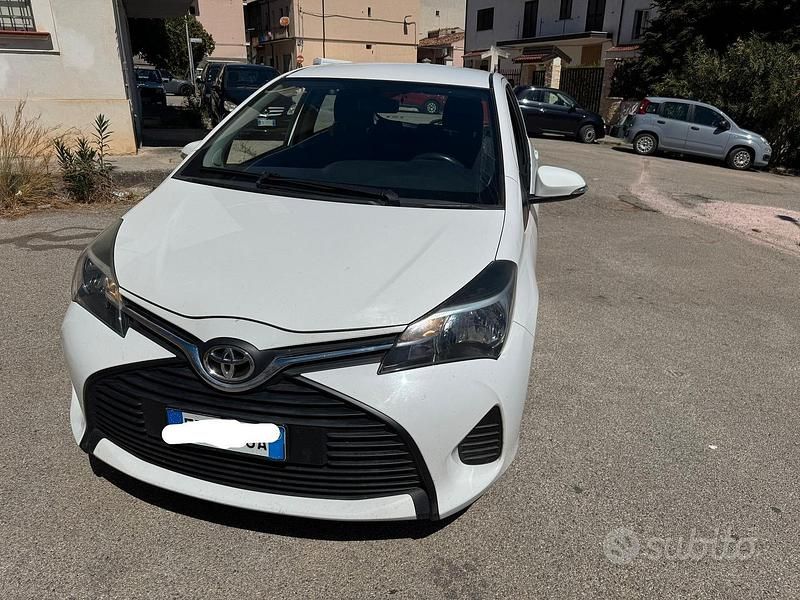 Usata Toyota Yaris 90 CV (66 kW) 2016 Bianco Utilitaria