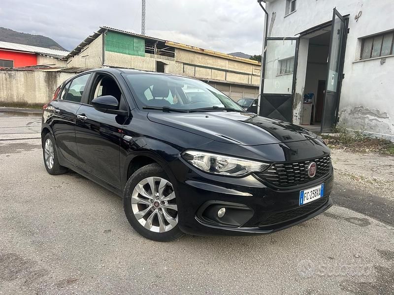 Usata Fiat Tipo Lounge 95 CV (69 kW) 2016 Nero Berlina