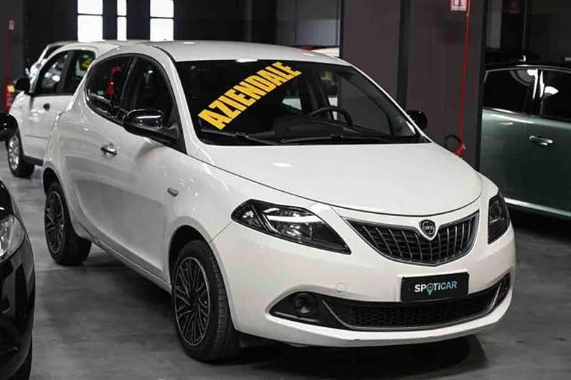 Usata Lancia Ypsilon Gold 69 CV (50 kW) 2022 Bianco Utilitaria