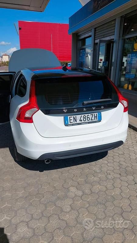 Usata Volvo V60 Kinetic 115 CV (84 kW) 2012 Bianco Station wagon