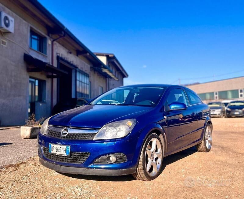 Blu Usata 2008 Opel Astra GTC Cosmo Tre volumi | 1290 € (Buon prezzo) - Immagine 1/4