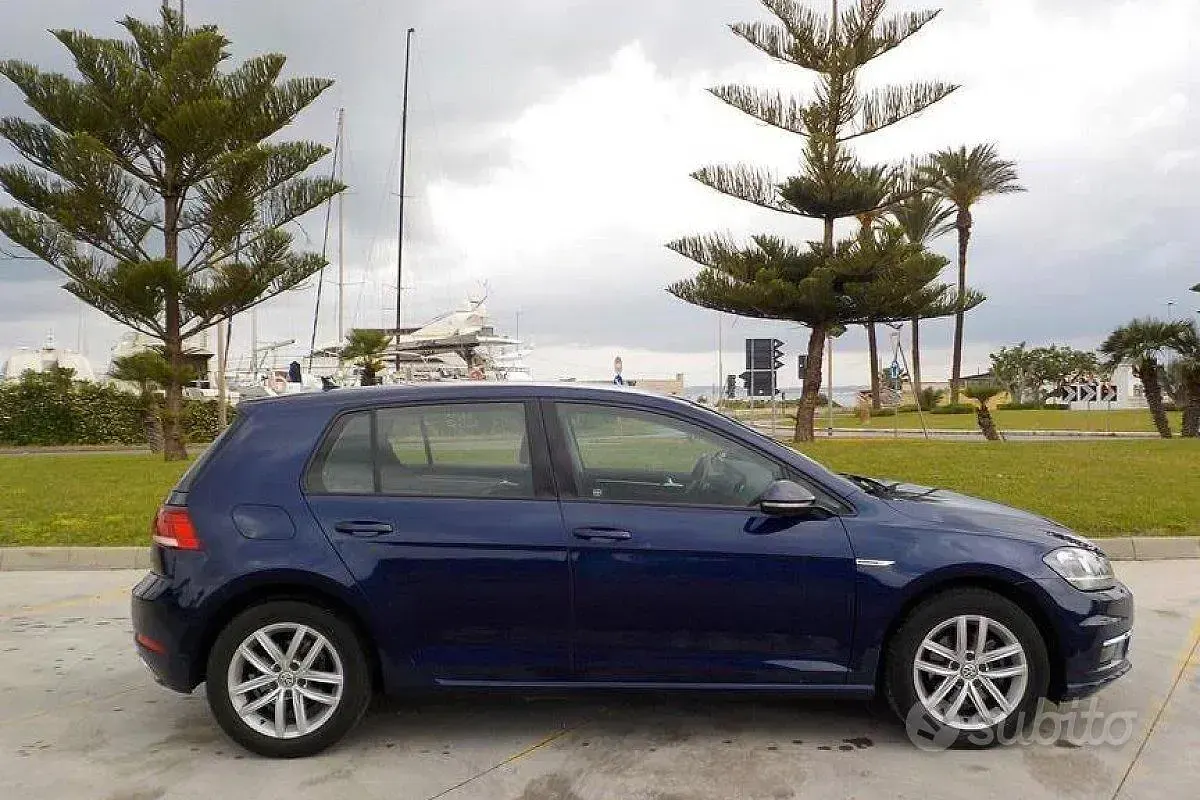 Usata VW Golf VII Highline 110 CV (80 kW) 2017 Blu Utilitaria