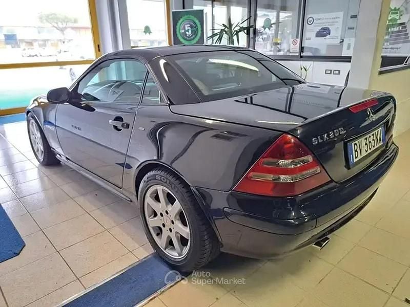 Usata Mercedes SLK200 163 CV (119 kW) 2001 Nero Cabrio