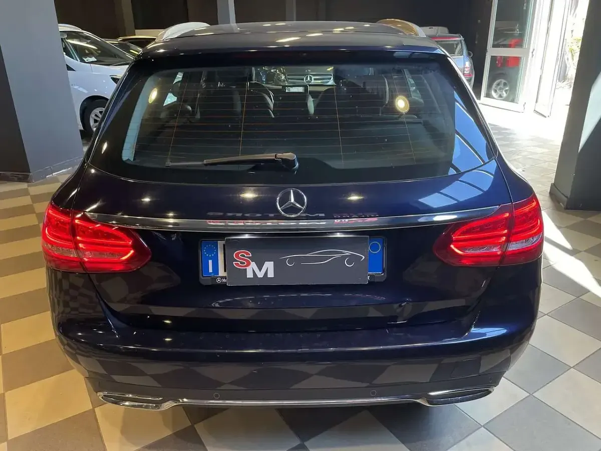 Usata Mercedes C220 136 CV (100 kW) 2016 Blu/azzurro Station wagon