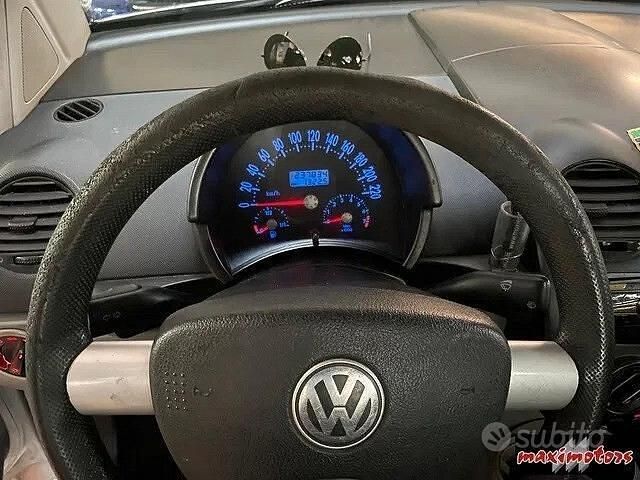 Usata VW New Beetle 102 CV (75 kW) 2002 Grigio Utilitaria