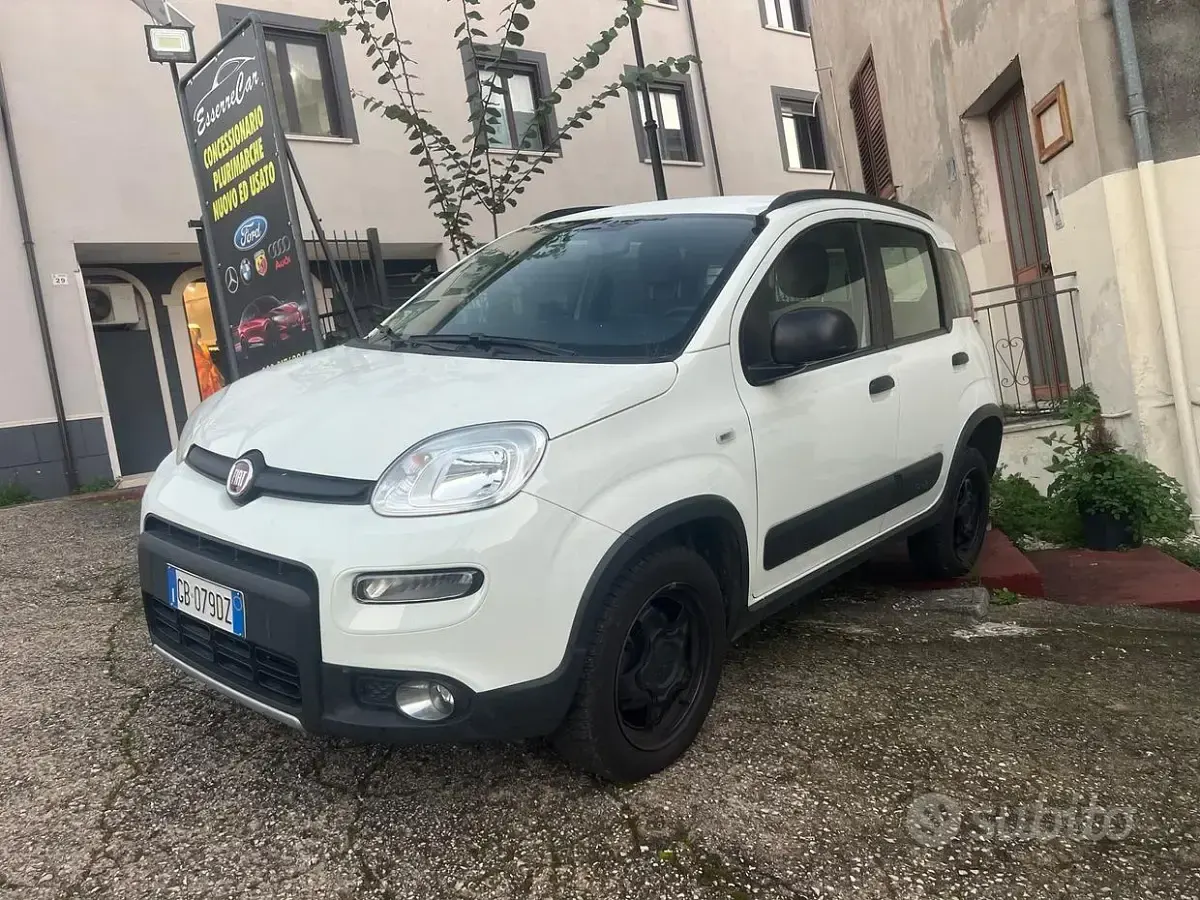 Usata Fiat Panda 4x4 S 85 CV (62 kW) 2020 Bianco Utilitaria