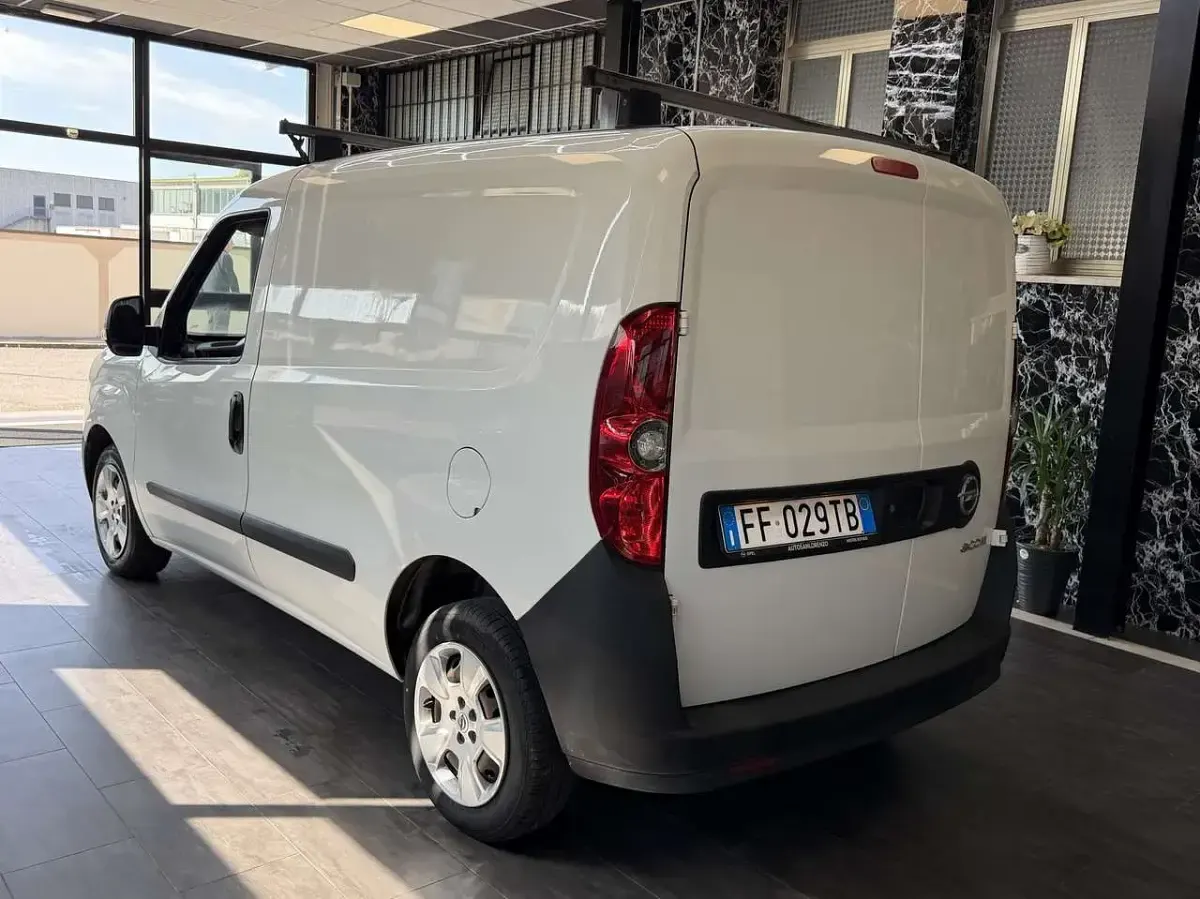 Usata Opel Combo 95 CV (69 kW) 2016 Bianco Monovolume