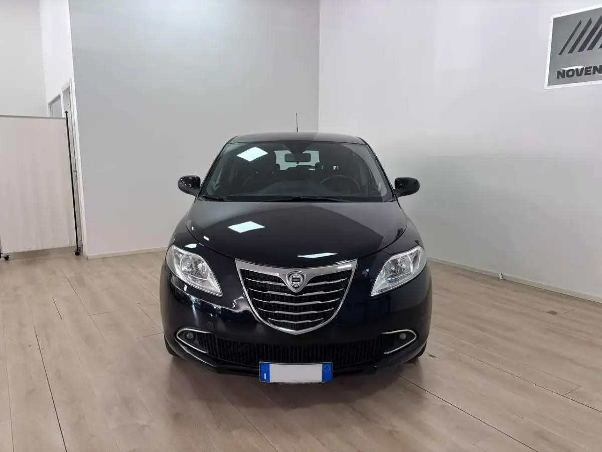Usata Lancia Ypsilon 69 CV (50 kW) 2012 Nero Utilitaria