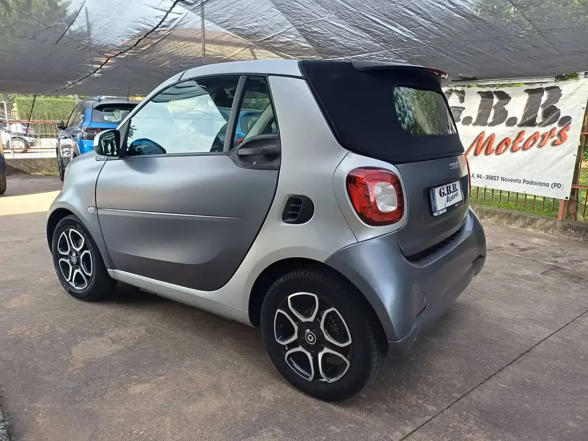 Usata Smart ForTwo Cabrio Passion 71 CV (52 kW) 2016 Grigio opaco cellula silver Cabrio