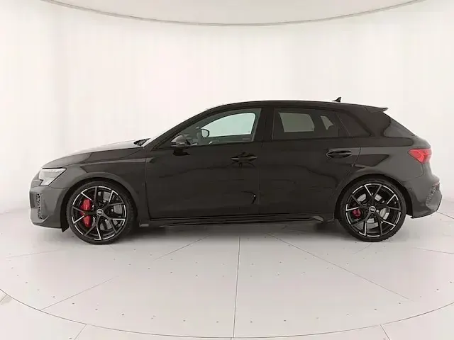 Usata Audi RS3 Sportback Ambiente 400 CV (294 kW) 2024 Nero mythos metallizzato Utilitaria