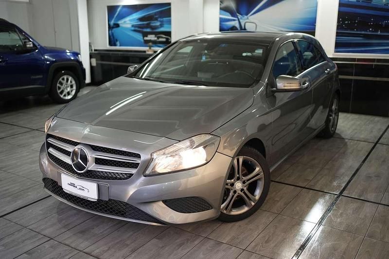 Usata Mercedes A200 136 CV (100 kW) 2015 Grigio opaco Berlina
