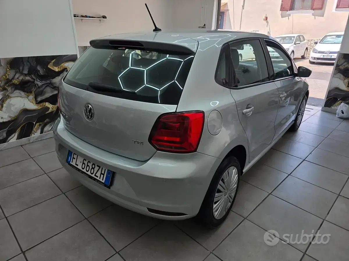 Usata VW Polo Comfortline 75 CV (55 kW) 2017 Grigio Berlina
