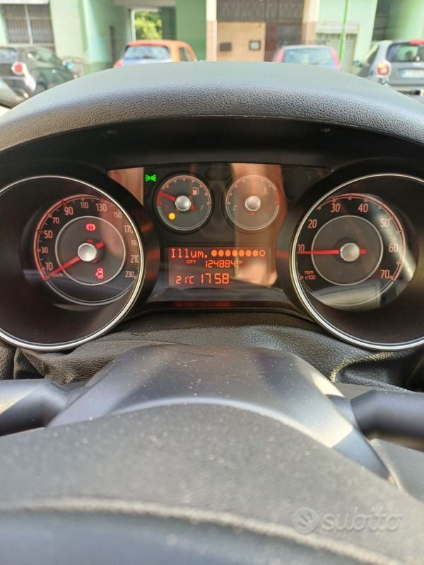 Usata Fiat Punto Street 69 CV (50 kW) 2015 Blu Utilitaria