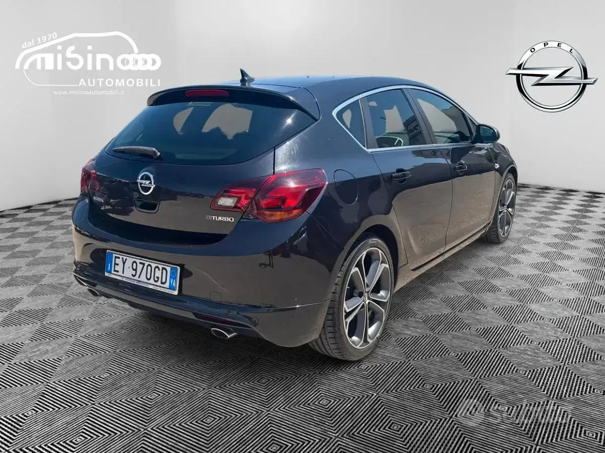 Usata Opel Astra 194 CV (142 kW) 2015 Nero Berlina