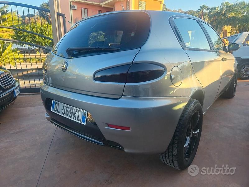 Usata Alfa Romeo 147 119 CV (87 kW) 2010 Grigio Utilitaria