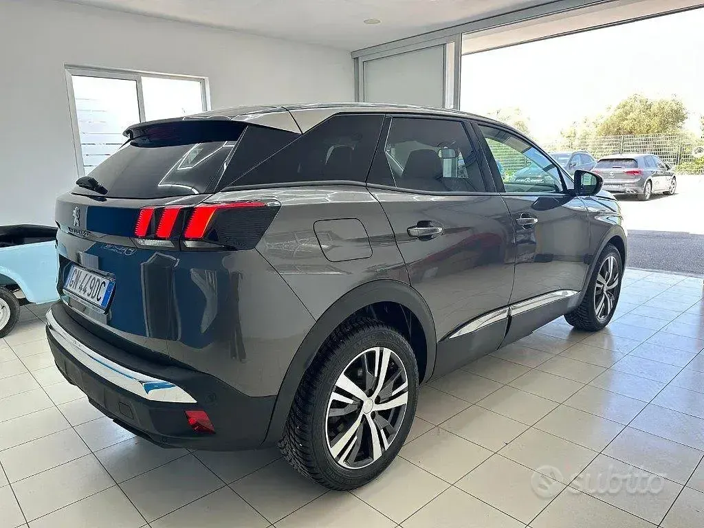 Usata Peugeot 3008 Allure 131 CV (96 kW) 2023 Grigio SUV