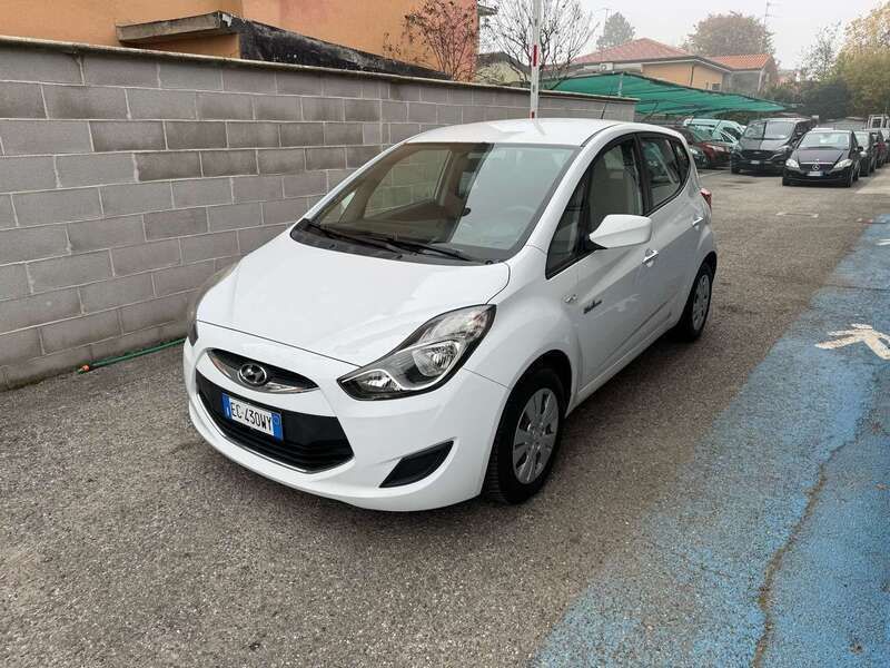 Bianco Usata 2010 Hyundai ix20 Comfort Monovolume | 4400 € (Buon prezzo) - Immagine 1/4