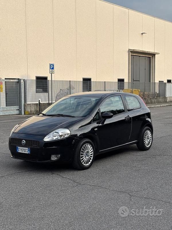 Usata Fiat Grande Punto Dynamic 75 CV (55 kW) 2005 Nero Utilitaria