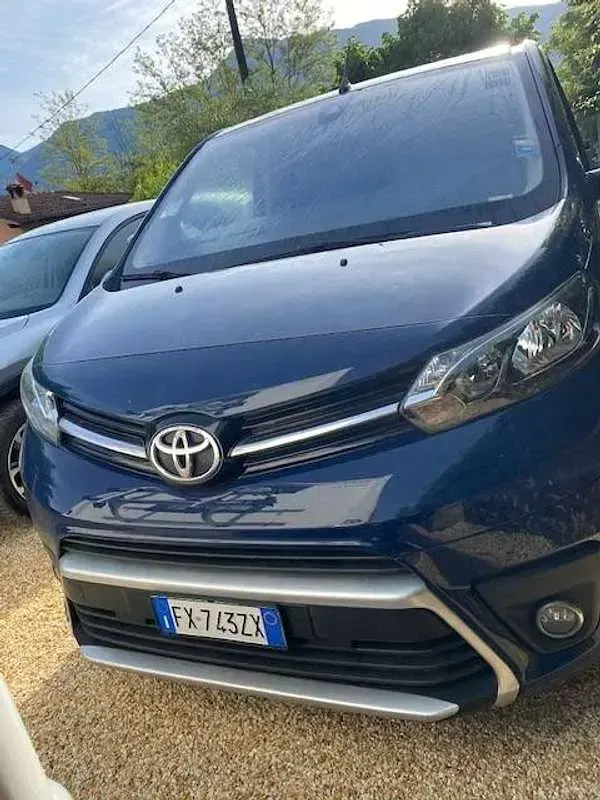 Usata Toyota Proace 110 CV (80 kW) 2019 Blu/azzurro Monovolume
