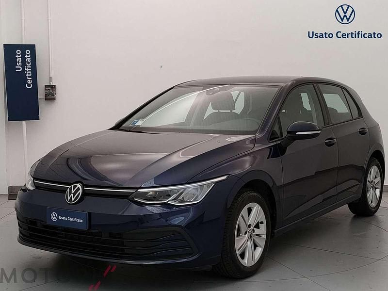 Blu Usata 2024 VW Golf VIII Life Tre volumi | 24.500 € (Buon prezzo) - Immagine 1/4