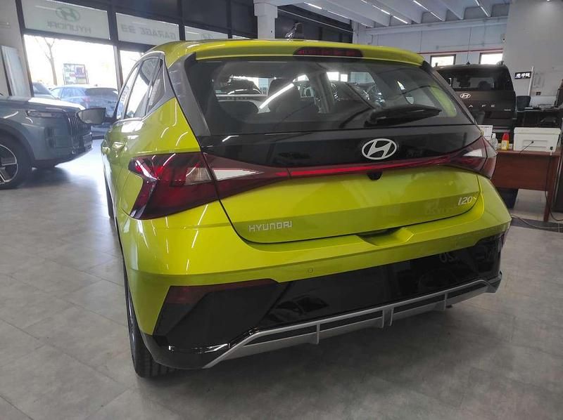 Usata Hyundai i20 101 CV (74 kW) 2023 Verde Utilitaria