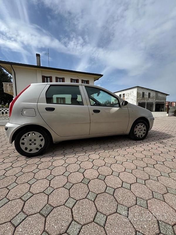 Usata Fiat Punto 80 CV (58 kW) 2001 Grigio Utilitaria