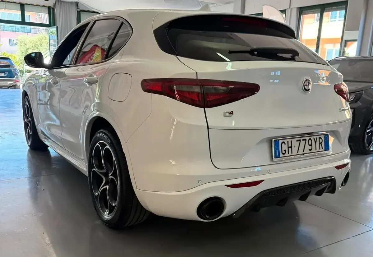 Usata Alfa Romeo Stelvio Veloce 209 CV (153 kW) 2022 Bianco SUV